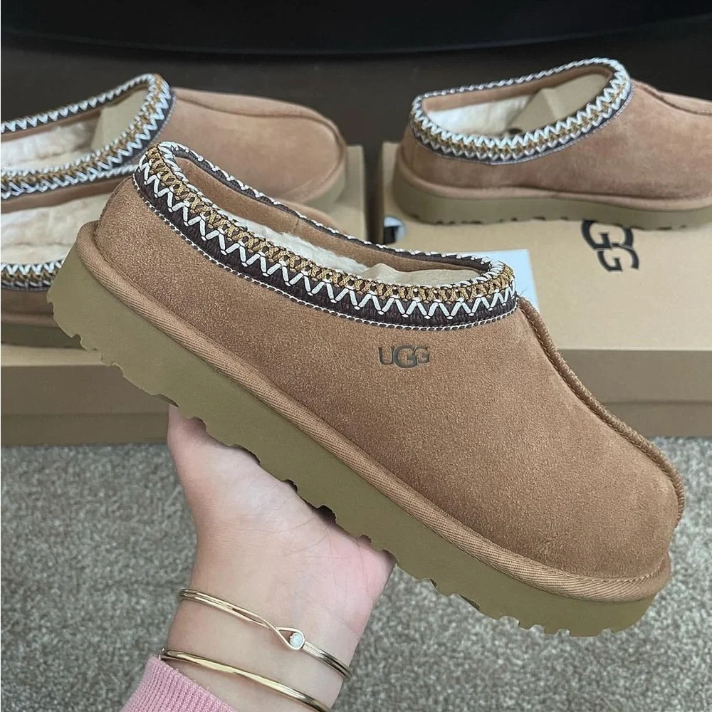 LAST CHANCE | NWT UGG Tasman in Chestnut/Brown Sheepskin Slippers - Picture 3 of 7